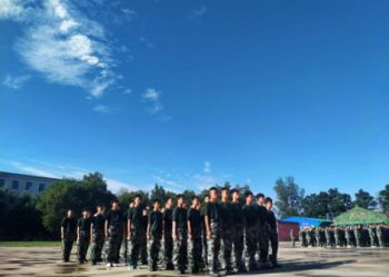 军训第一课，带你领略2020级新生的迷彩青春