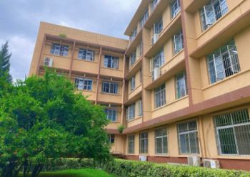 学校环境、餐厅卫生、住宿条件怎么样？