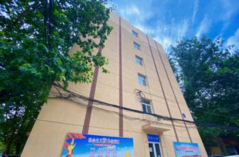 西安高职院校招聘教师-你好，请问西安市职业技术学院，分房子吗？有住房补贴等福利吗？另外待遇是多少，年终奖是多少吖，蟹蟹