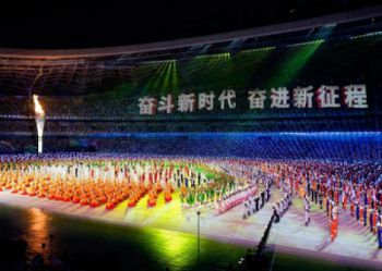 陕西北方学校组织全校师生共同观看十四运开幕式