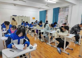 月考纪实 | 每一场考试，都是全力以赴