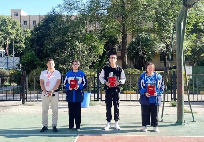 陕西北方学校父亲节征文获奖学生.jpg