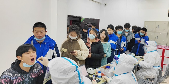 核酸检测排队_陕西北方工程技术学校